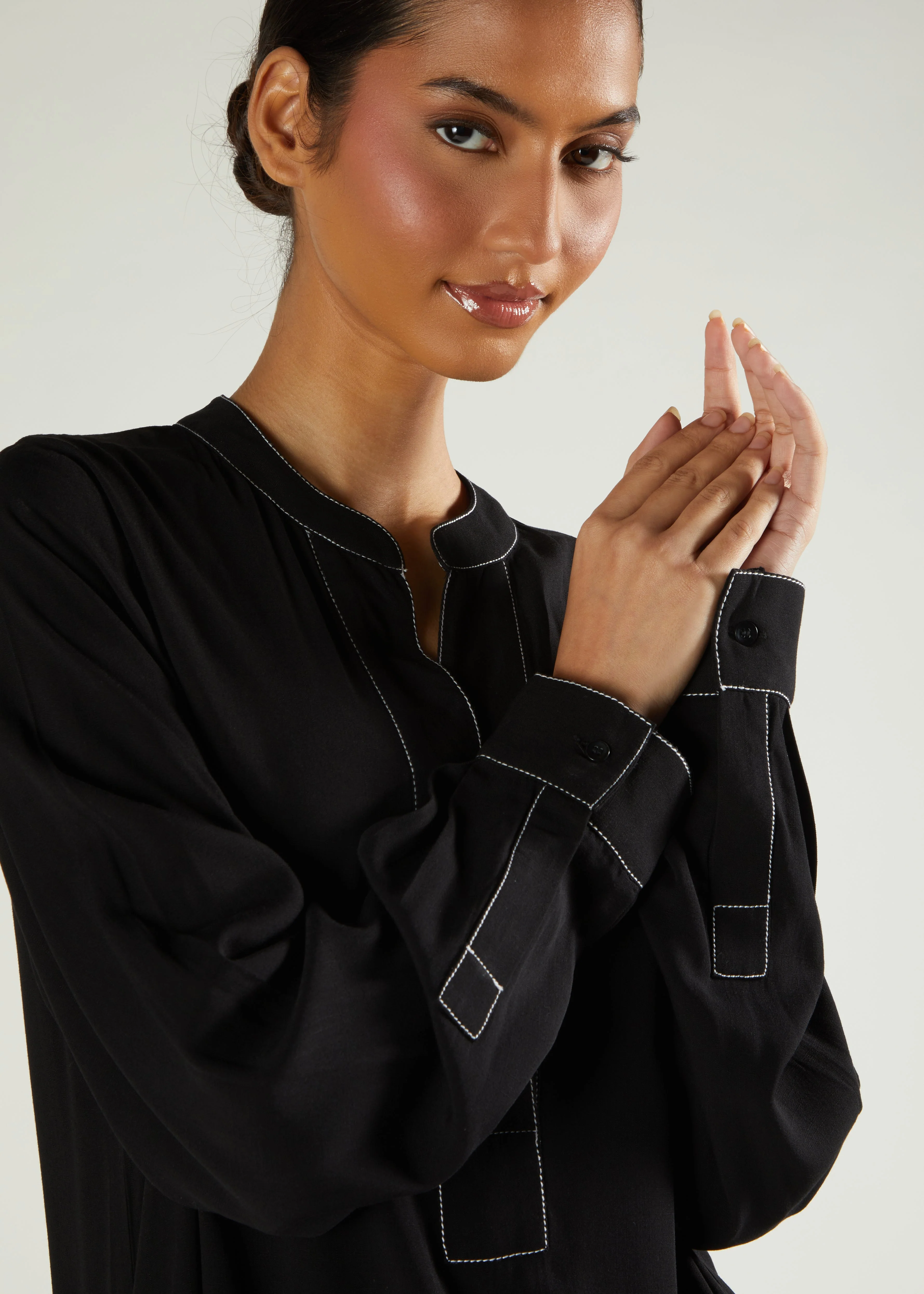 Contrast Stitch Abaya Black - Image 3